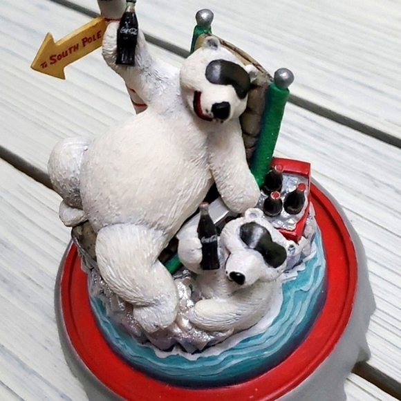 Coca-Cola Polar Bears Iceberg Break Cloche Limited Edition Franklin Mint - Picture 7 of 16